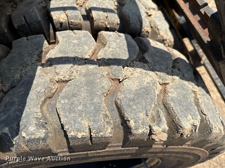 image for item DZ8484 2001 Hyster H80C forklift