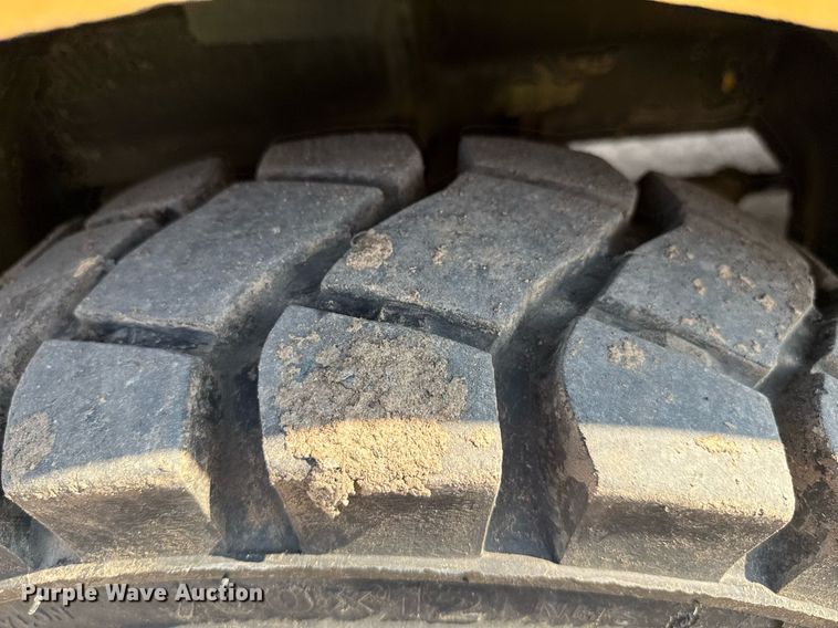 image for item DZ8484 2001 Hyster H80C forklift