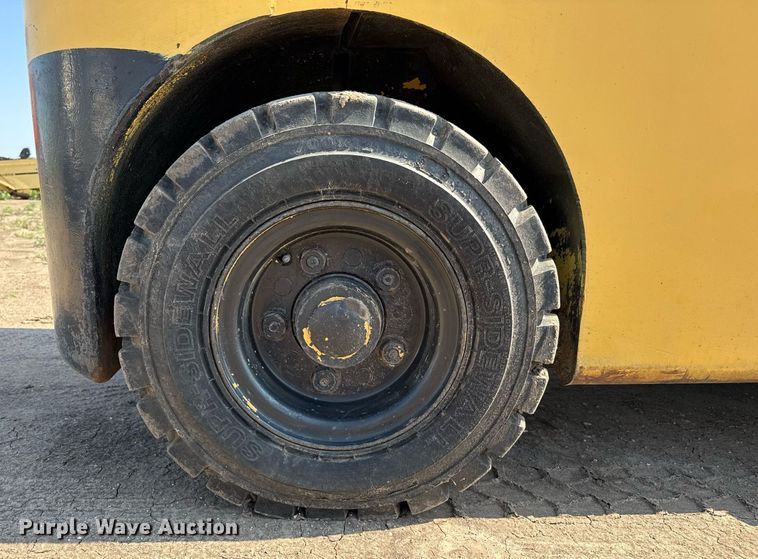 image for item DZ8484 2001 Hyster H80C forklift