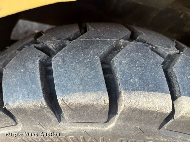 image for item DZ8484 2001 Hyster H80C forklift