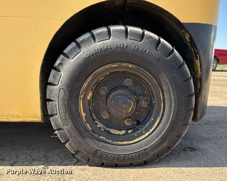 image for item DZ8484 2001 Hyster H80C forklift