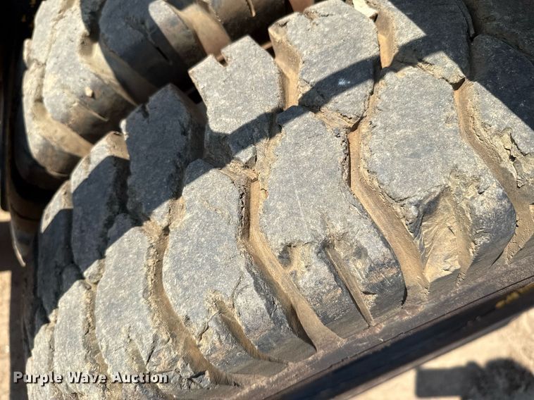 image for item DZ8484 2001 Hyster H80C forklift