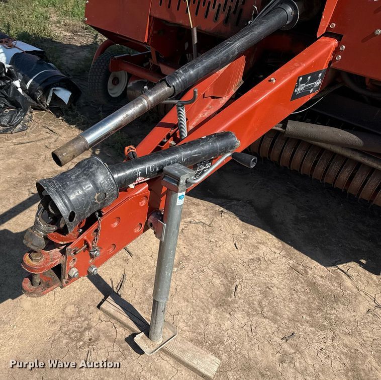 image for item DZ8485 2002 Hesston 856A round baler