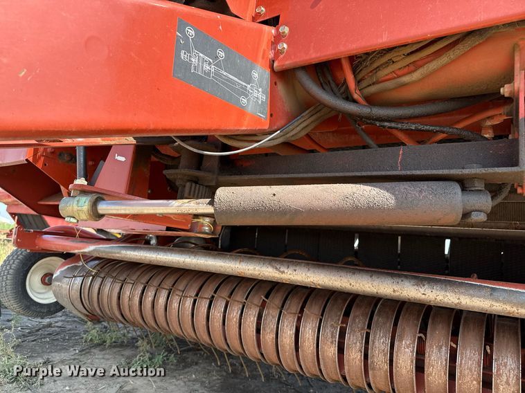 image for item DZ8485 2002 Hesston 856A round baler