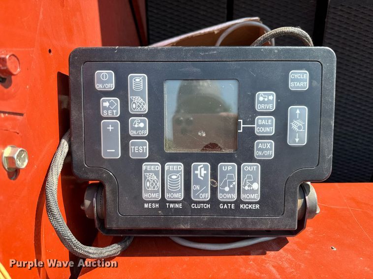 image for item DZ8485 2002 Hesston 856A round baler