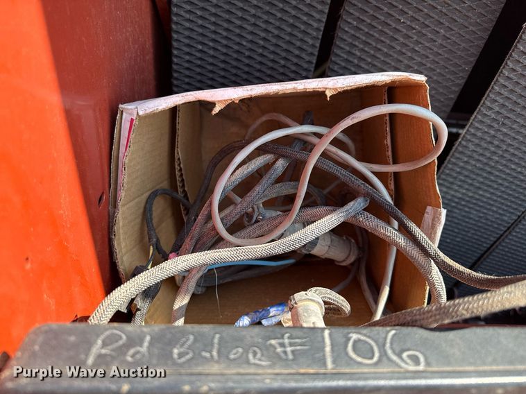 image for item DZ8485 2002 Hesston 856A round baler