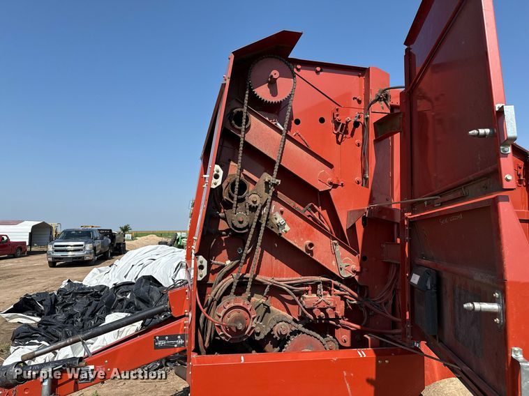 image for item DZ8485 2002 Hesston 856A round baler