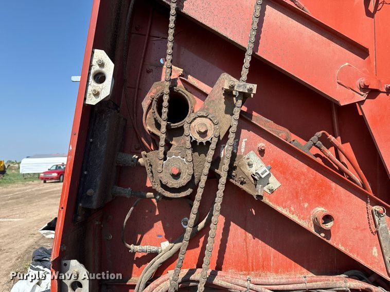 image for item DZ8485 2002 Hesston 856A round baler