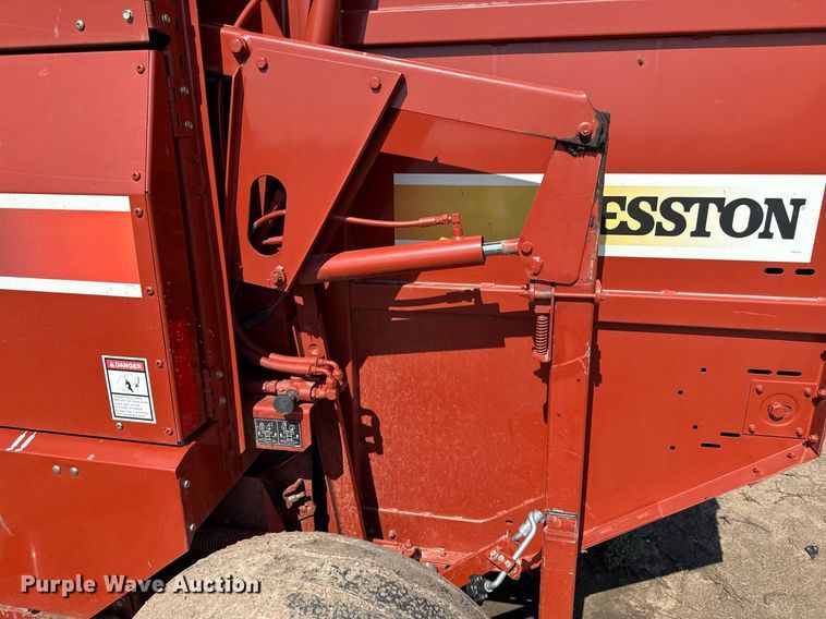 image for item DZ8485 2002 Hesston 856A round baler