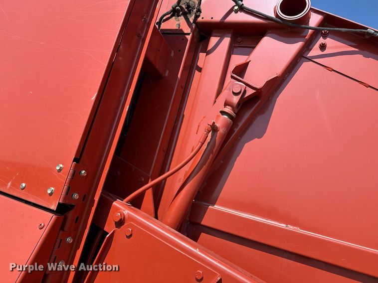 image for item DZ8485 2002 Hesston 856A round baler