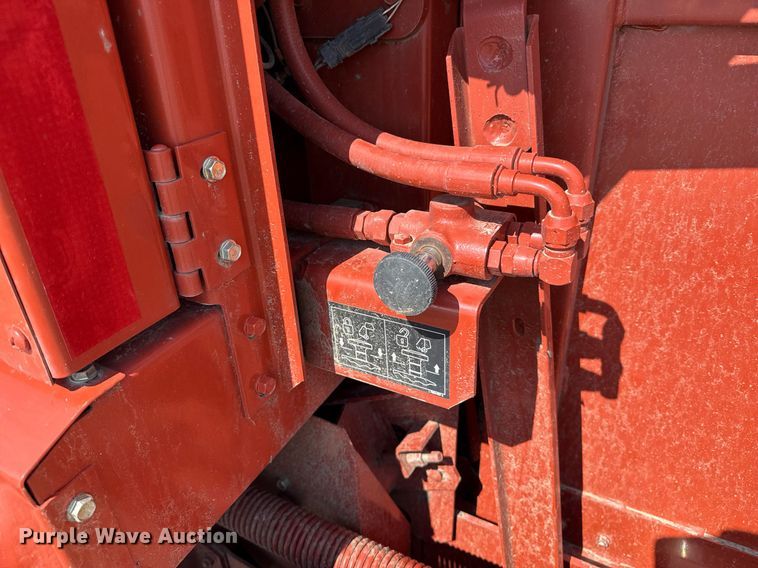 image for item DZ8485 2002 Hesston 856A round baler