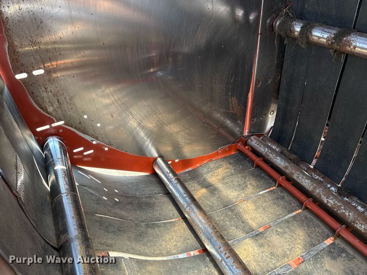 image for item DZ8485 2002 Hesston 856A round baler