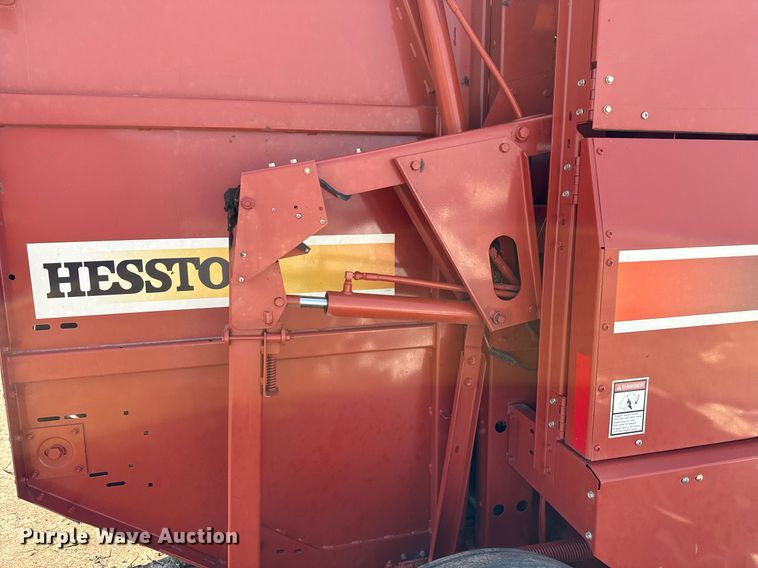 image for item DZ8485 2002 Hesston 856A round baler
