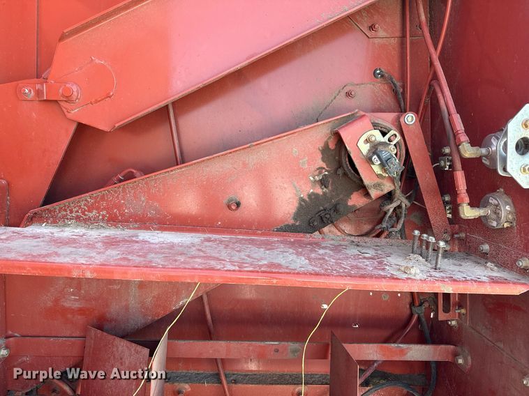 image for item DZ8485 2002 Hesston 856A round baler