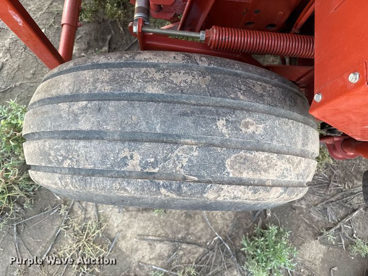 image for item DZ8485 2002 Hesston 856A round baler
