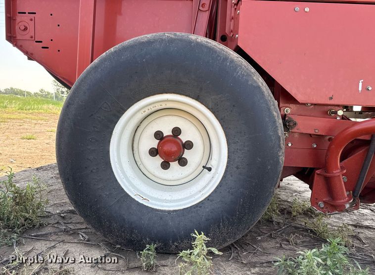 image for item DZ8485 2002 Hesston 856A round baler