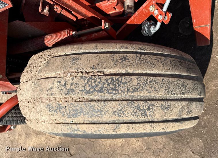 image for item DZ8485 2002 Hesston 856A round baler