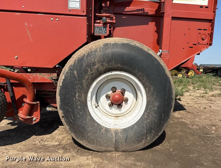image for item DZ8485 2002 Hesston 856A round baler