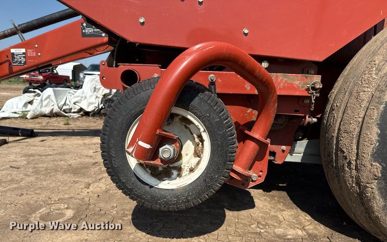 image for item DZ8485 2002 Hesston 856A round baler