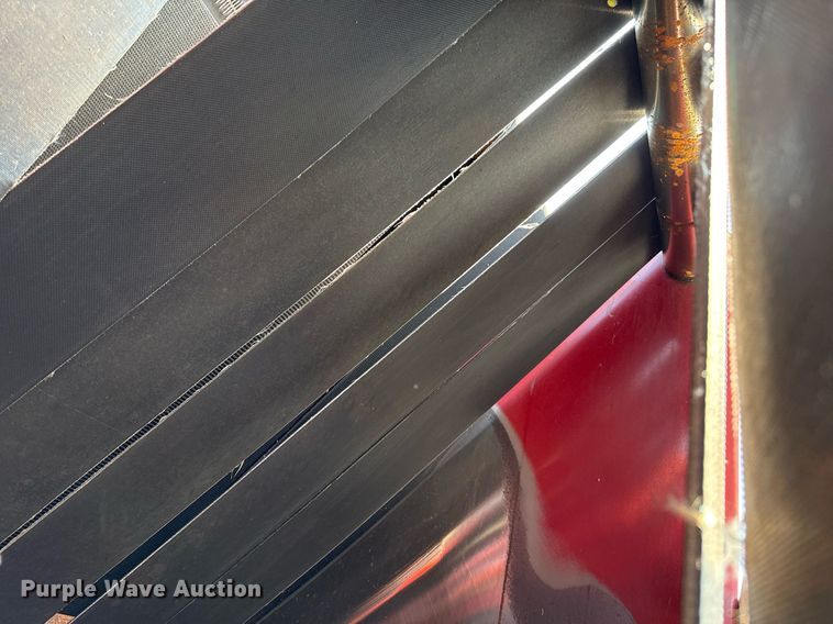 image for item DZ8486 2000 New Holland 688 round baler