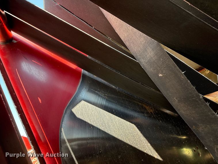 image for item DZ8486 2000 New Holland 688 round baler