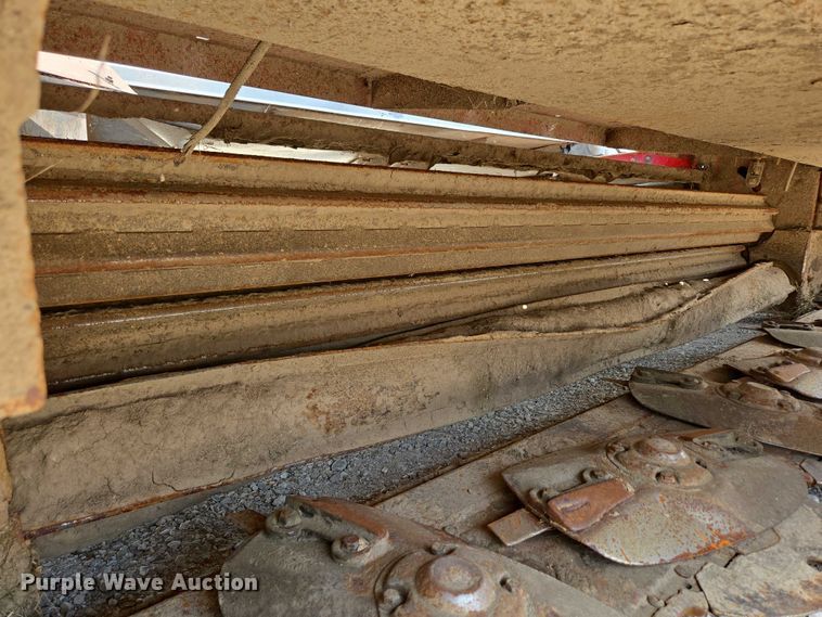 image for item ED2023 2009 MacDon M200 swather / windrower