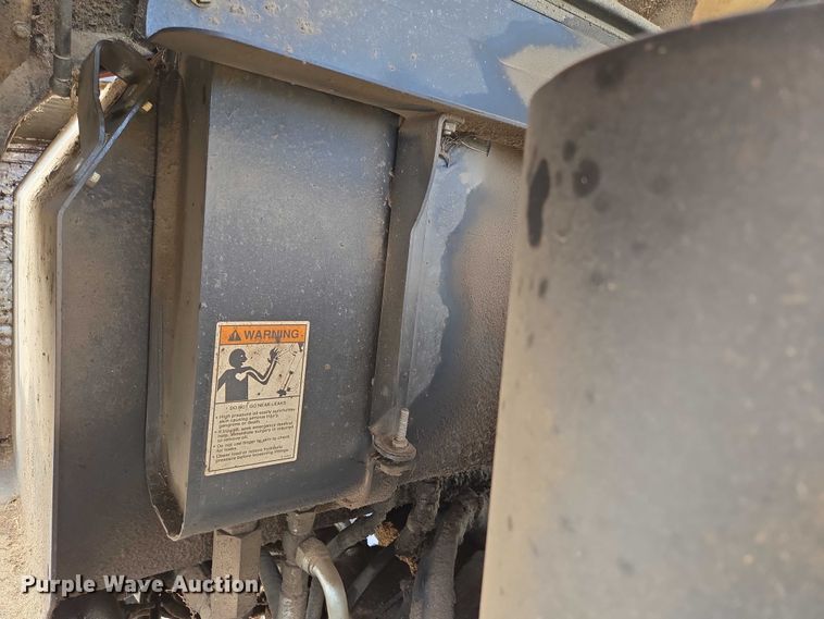 image for item ED2023 2009 MacDon M200 swather / windrower