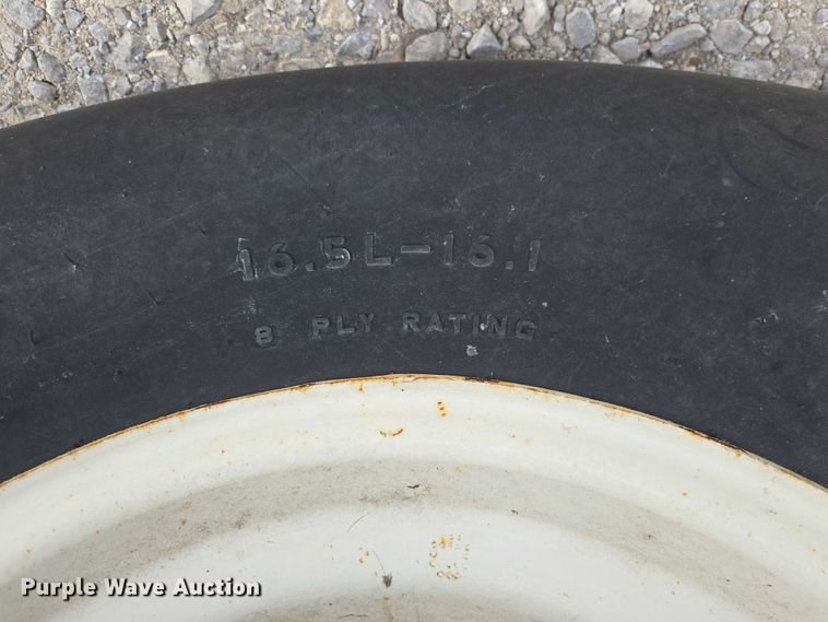 image for item ED2023 2009 MacDon M200 swather / windrower