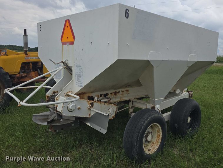 image for item EF3516 Dempster fertilizer tender