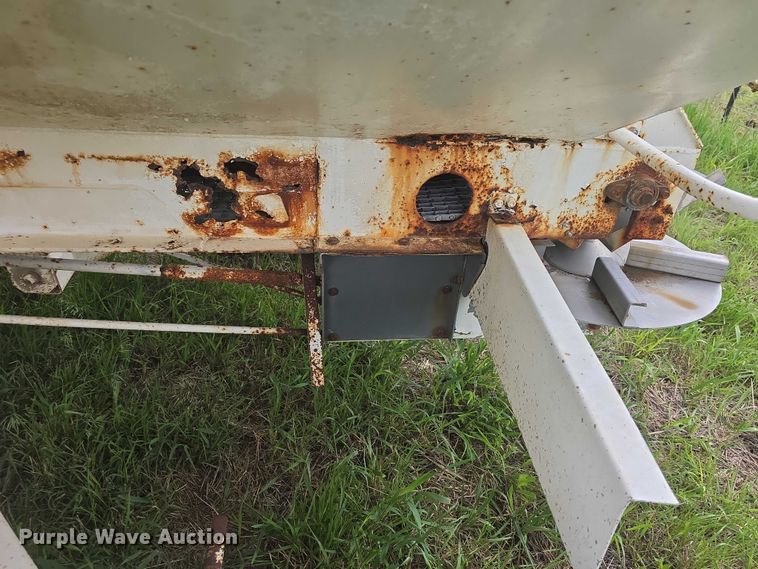 image for item EF3516 Dempster fertilizer tender