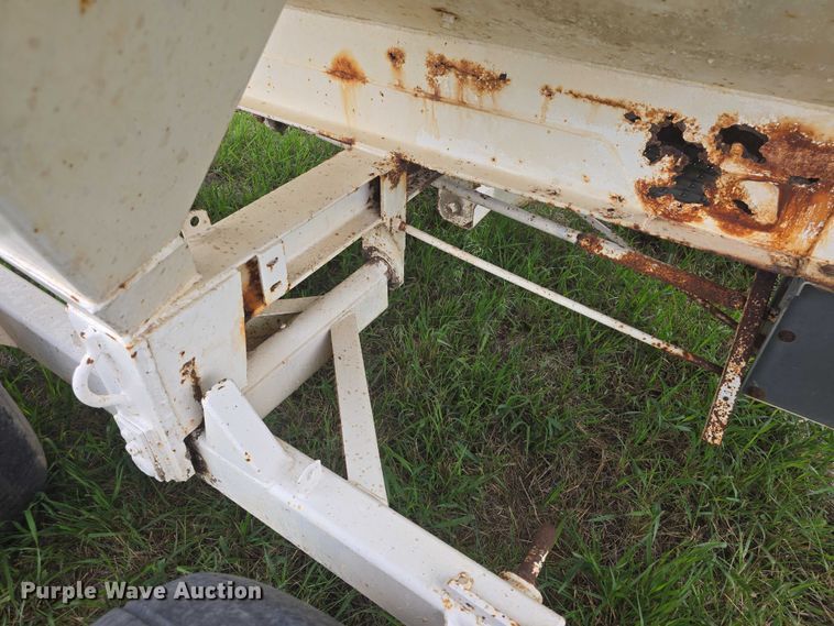 image for item EF3516 Dempster fertilizer tender