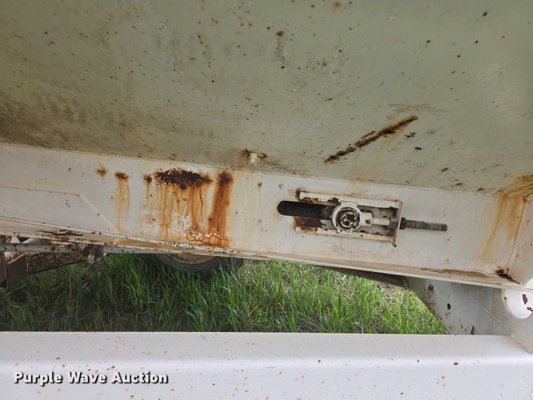 image for item EF3516 Dempster fertilizer tender