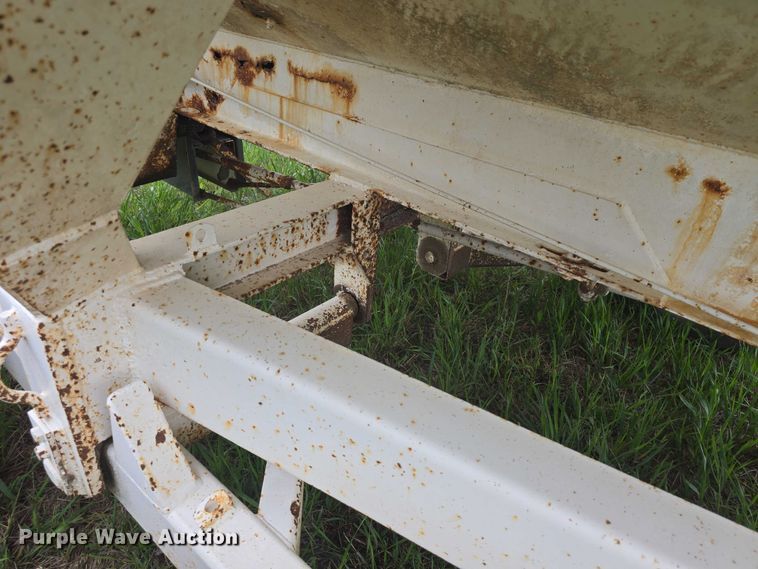 image for item EF3516 Dempster fertilizer tender