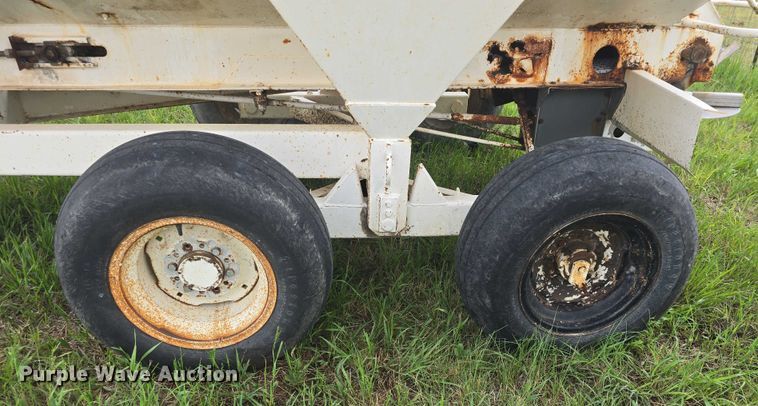 image for item EF3516 Dempster fertilizer tender
