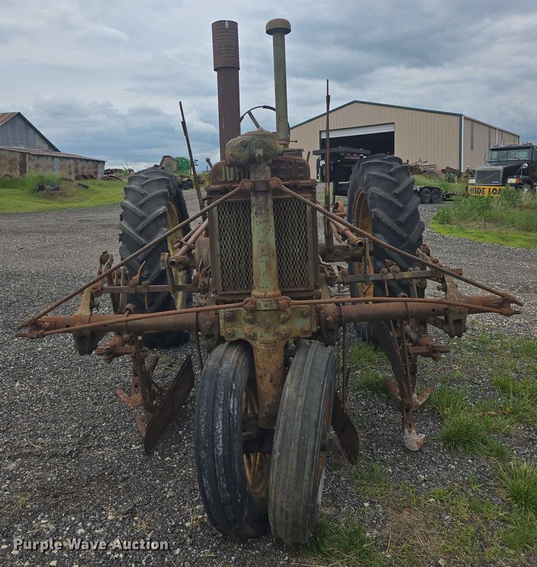 image for item EF3529 1937 John Deere B tractor