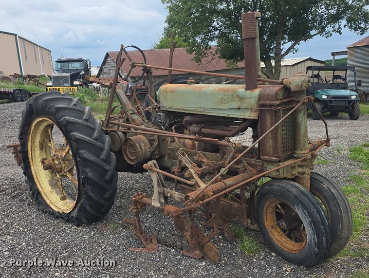 image for item EF3529 1937 John Deere B tractor