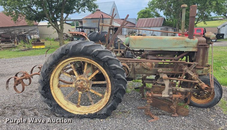 image for item EF3529 1937 John Deere B tractor