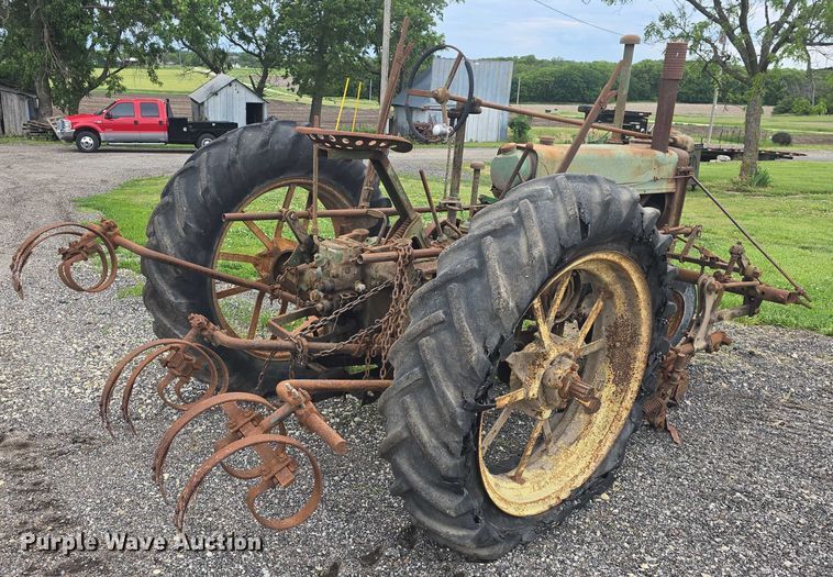 image for item EF3529 1937 John Deere B tractor