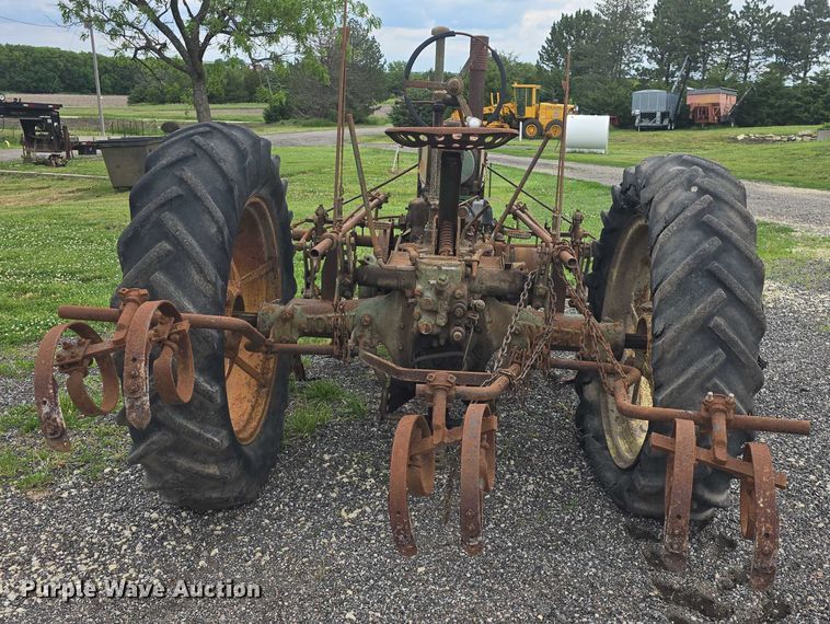 image for item EF3529 1937 John Deere B tractor