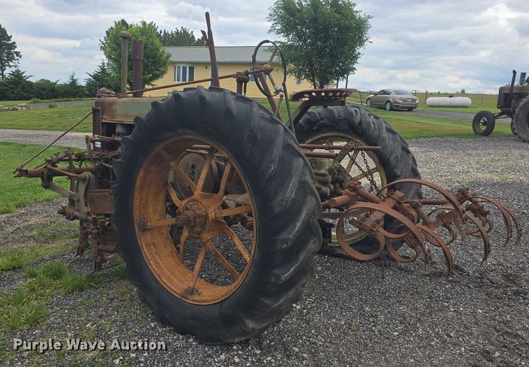 image for item EF3529 1937 John Deere B tractor