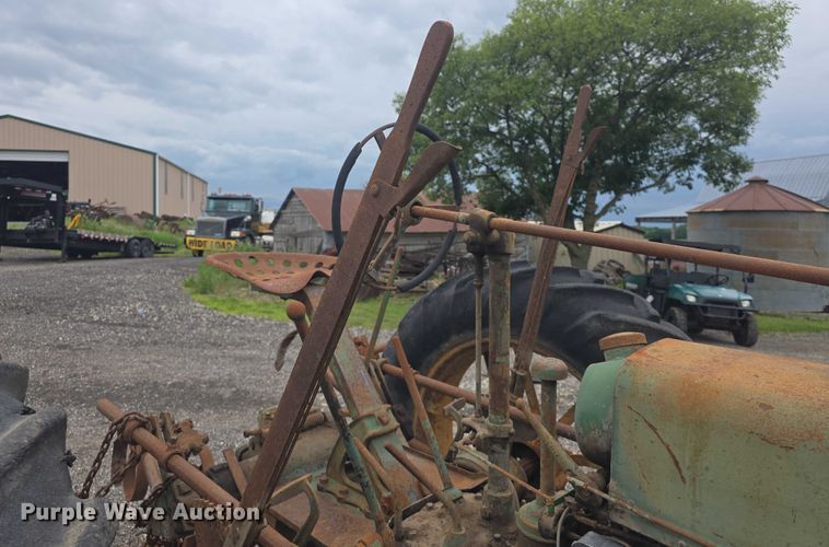 image for item EF3529 1937 John Deere B tractor