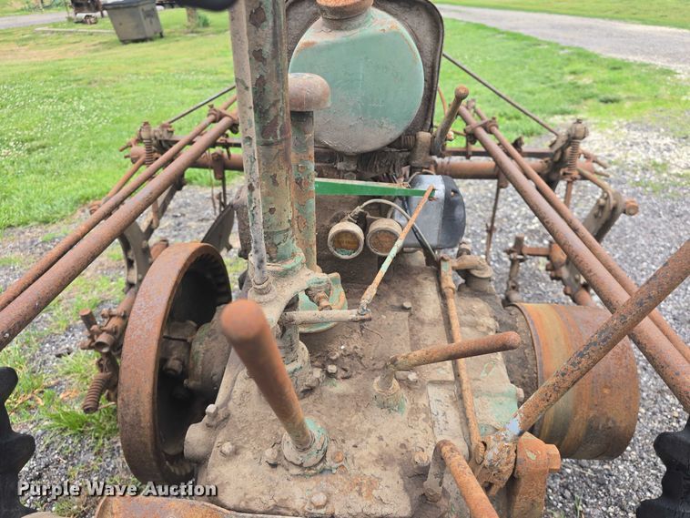 image for item EF3529 1937 John Deere B tractor