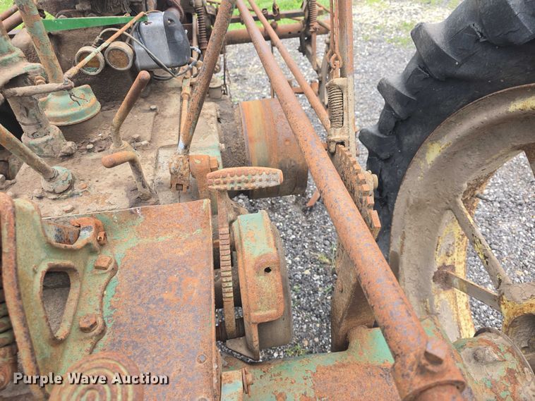 image for item EF3529 1937 John Deere B tractor