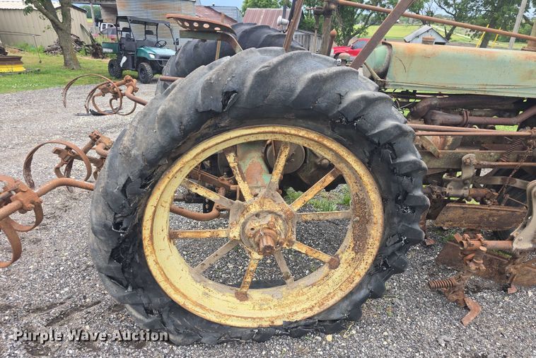 image for item EF3529 1937 John Deere B tractor