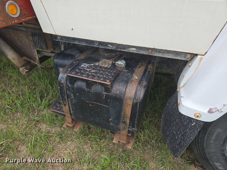 image for item EF3533 1973 Ford F700 grain truck