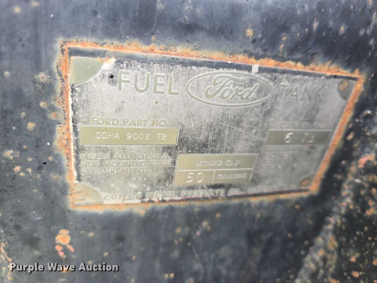 image for item EF3533 1973 Ford F700 grain truck