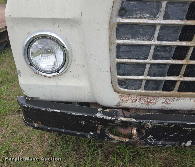 image for item EF3533 1973 Ford F700 grain truck