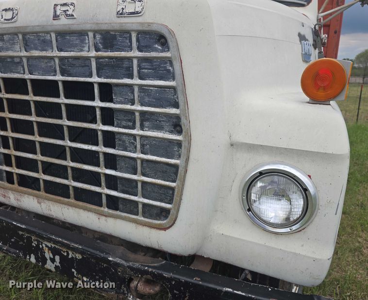 image for item EF3533 1973 Ford F700 grain truck