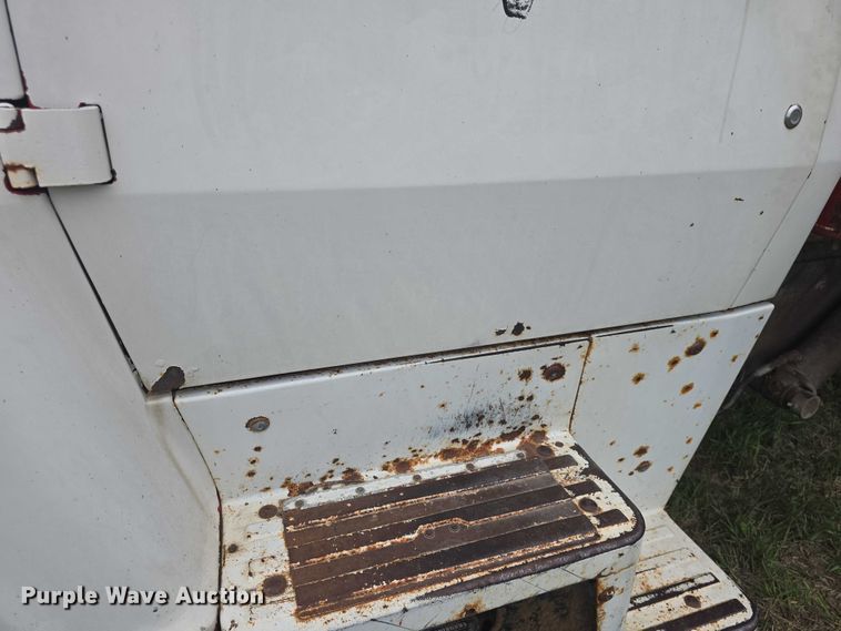 image for item EF3533 1973 Ford F700 grain truck