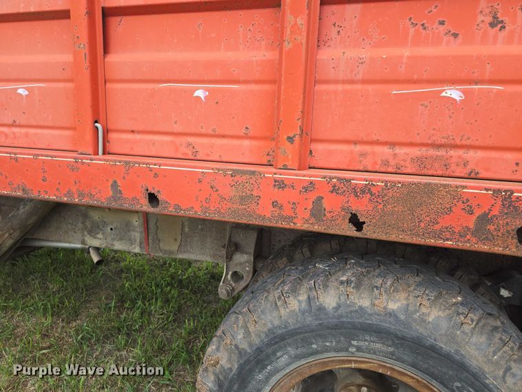 image for item EF3533 1973 Ford F700 grain truck